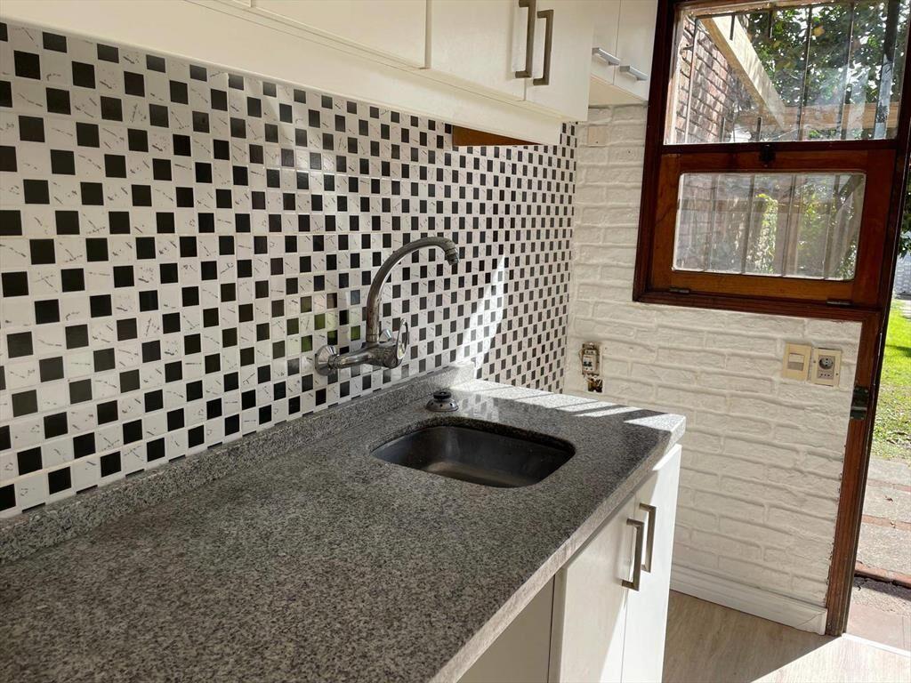 Venta de Casa con 3 dormitorios y piscina en Carrasco norte