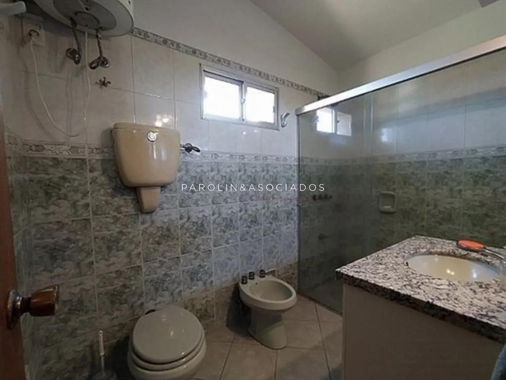 Excelente casa en venta frente al mar en Barra de