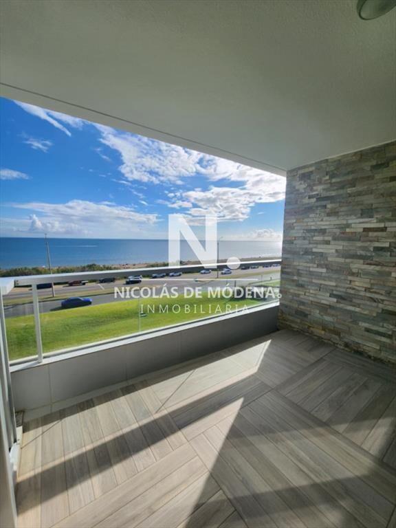 Exclusivo apartamento en primera linea de la con