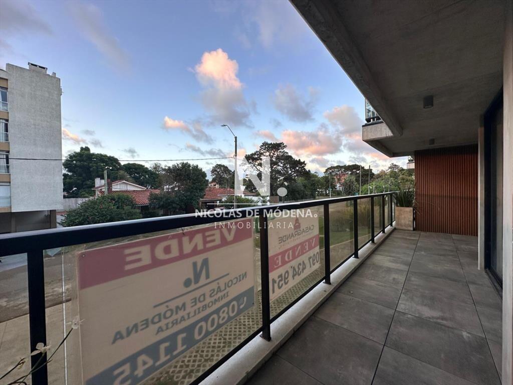 Vende oportunidad en Playa Mansa, primera línea