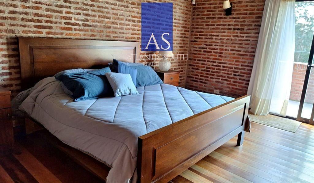 Casa moderna de 3 dormitorios piscina climatizada