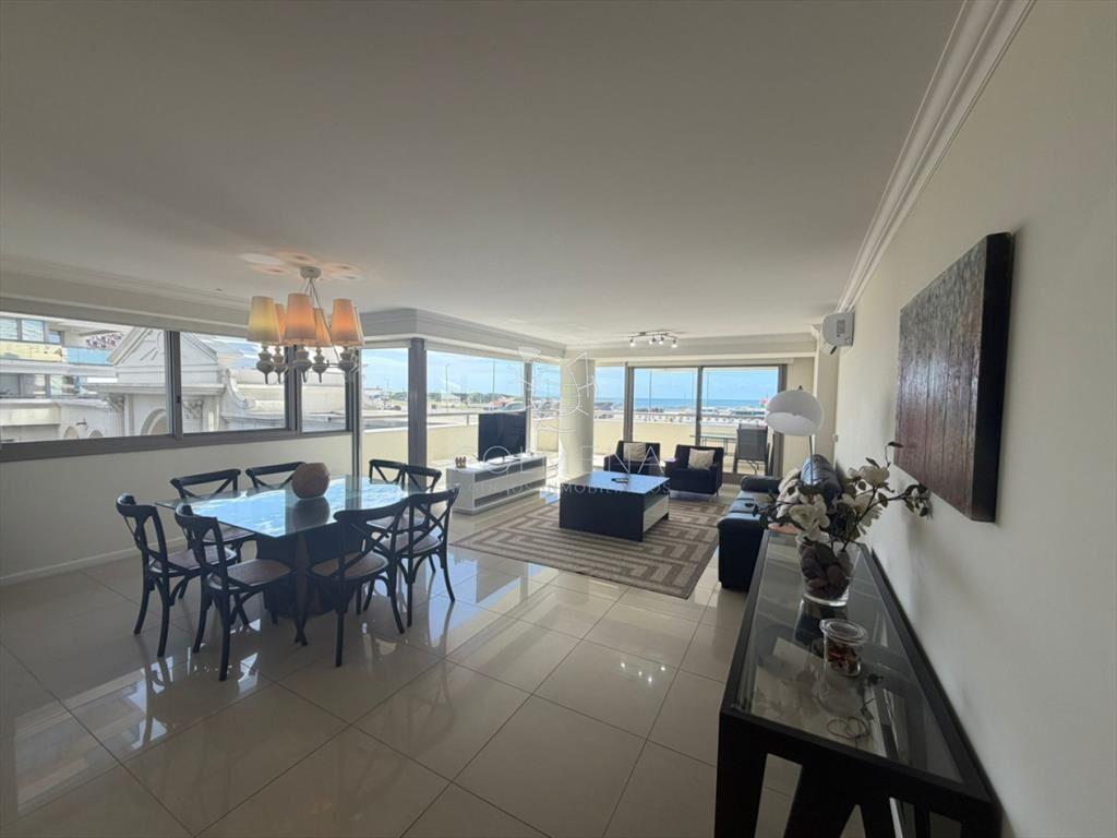 Apartamento en venta de 4 dormitorios en Punta del este , I