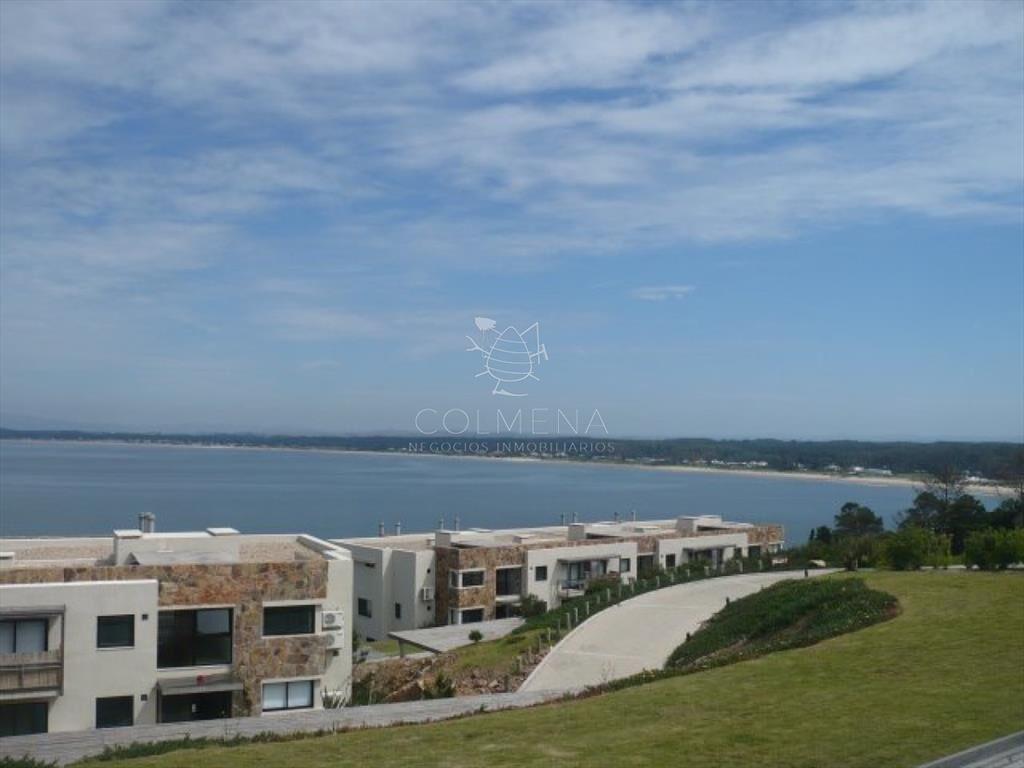 Venta de apartamento de dos dormitorios con dos