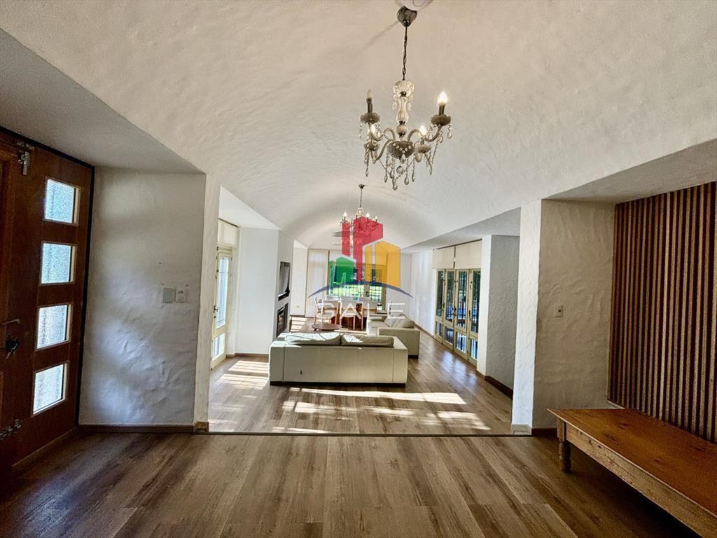 EXCEPCIONAL CASA EN VENTA DE 4 DORMITORIOS
