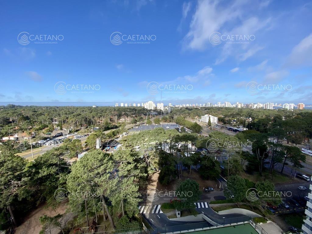 Venta apartamento 3 dormitorios más dependencia