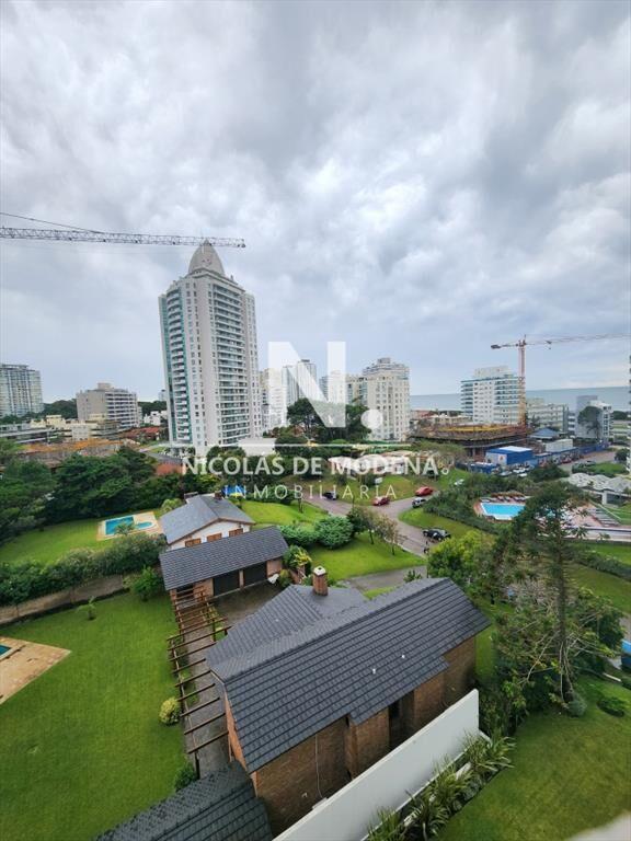Apartamento en venta en Torre esmeralda de 3 , en