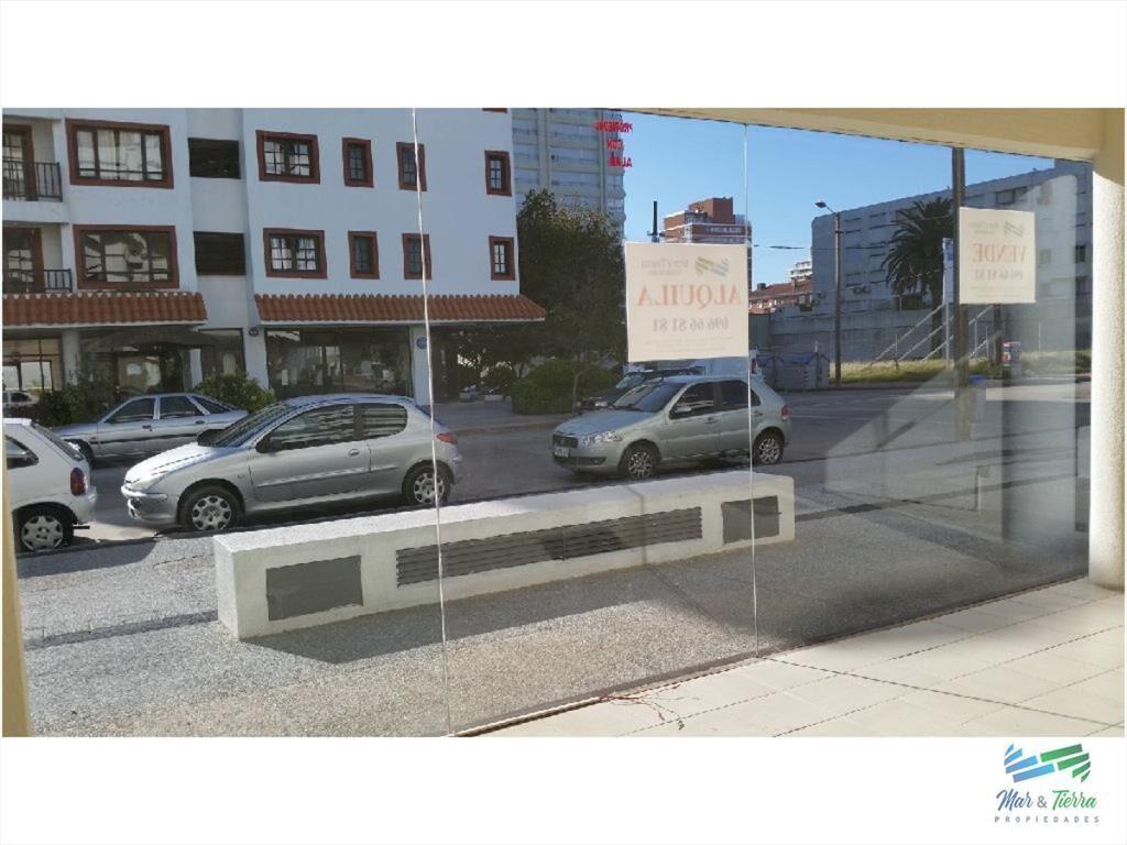 Vendo local a la calle con muy buen frente