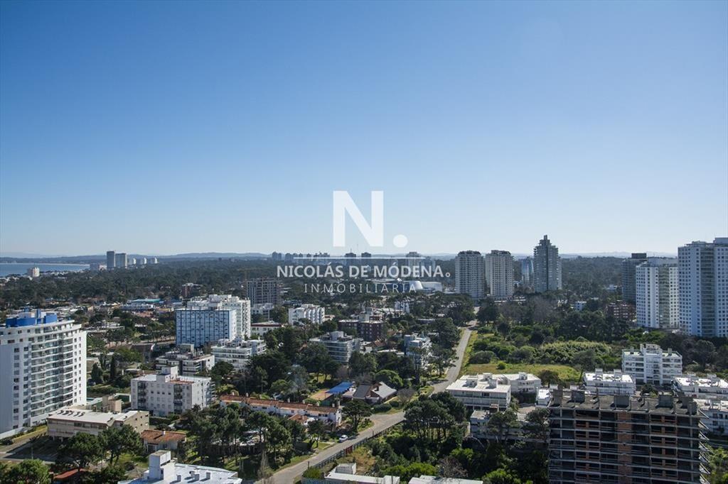 Vende apartamento en Piso Alto, Torre Icon, Aidy