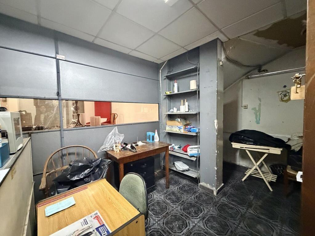 2 Locales comerciales y deposito en venta