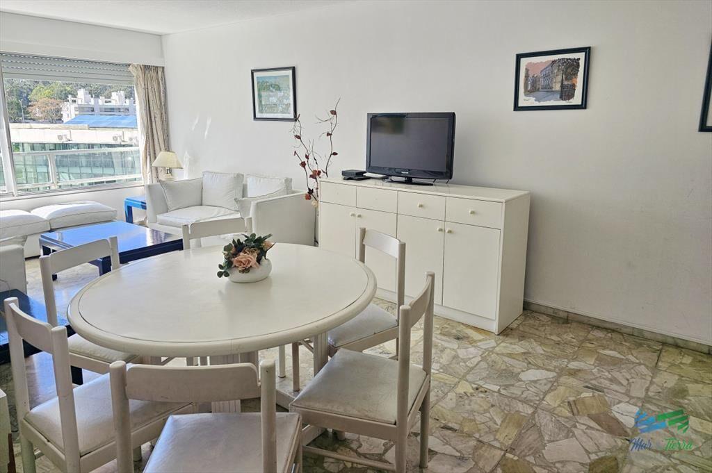Vendo apartamento 2,5 dormitorios en playa mansa, complejo