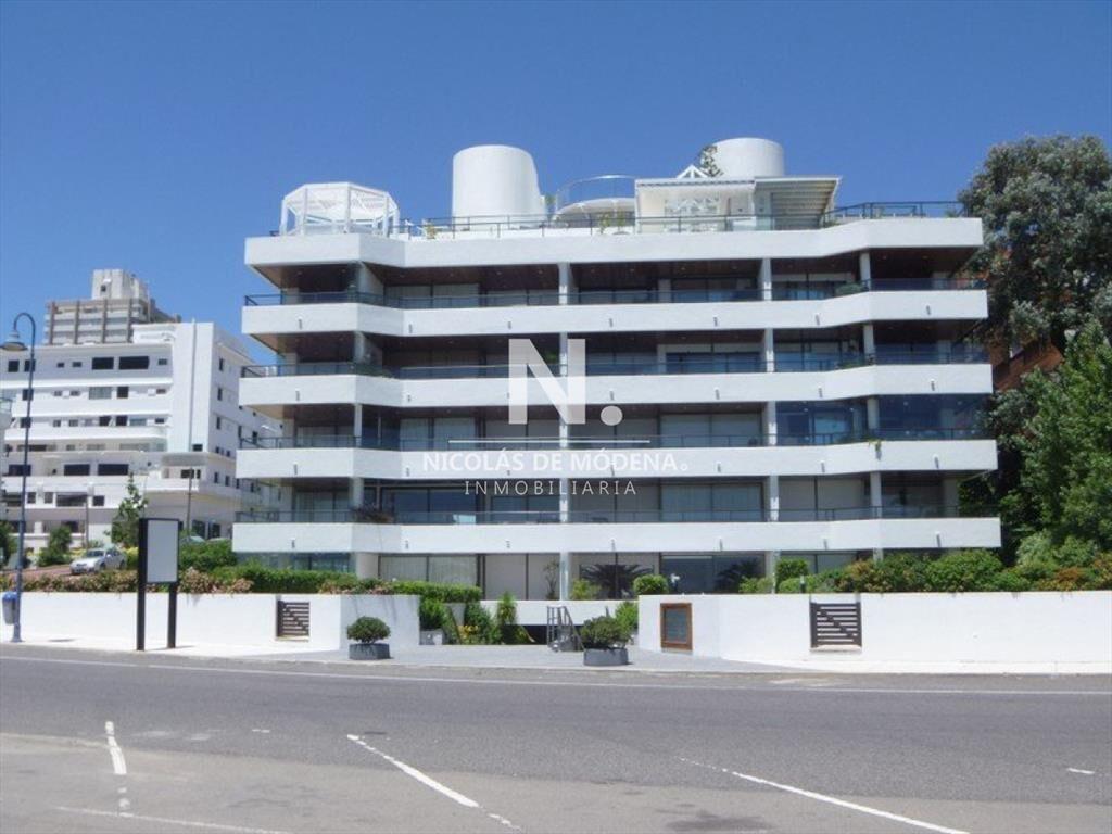En venta apartamento de 3 dormitorios en suite en