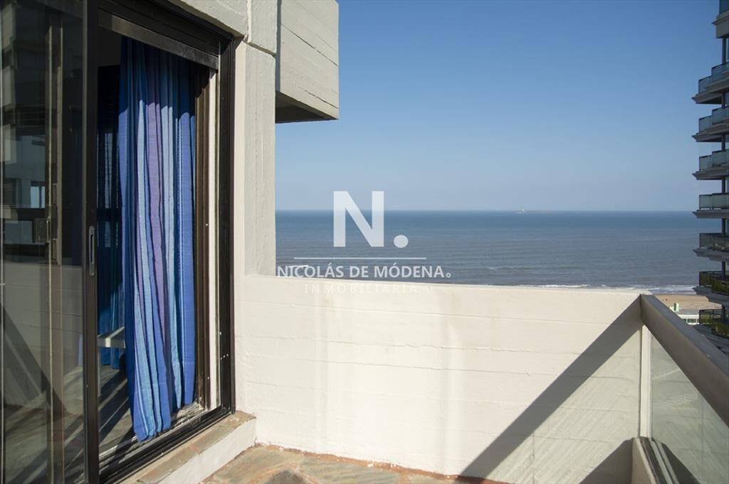 Departamento en venta frente al mar. Playa Brava,