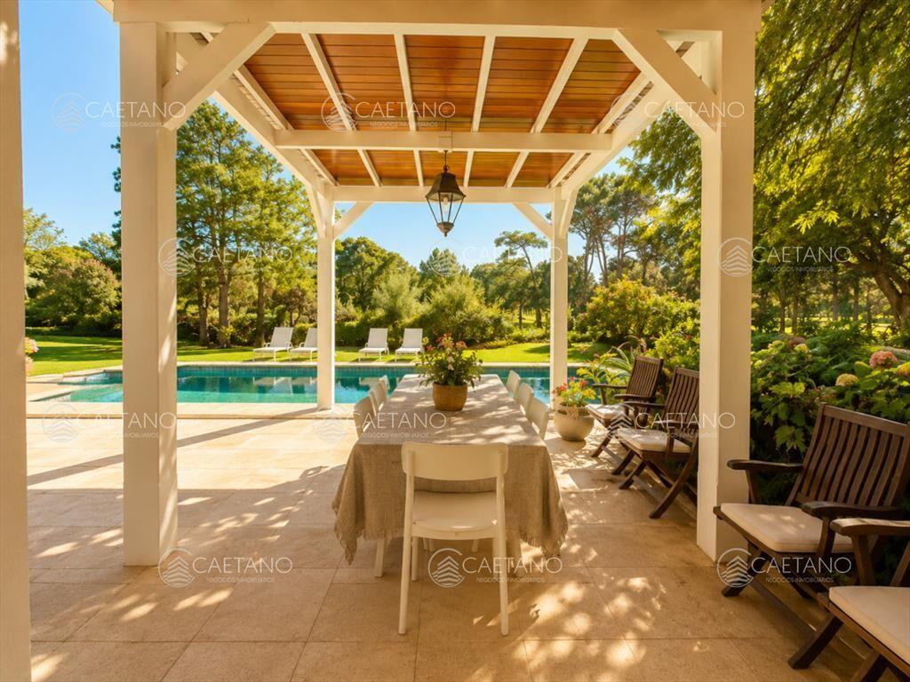 ESPECTACULAR CASA EN EL GOLF DE 5 DORMITORIOS EN VENTA