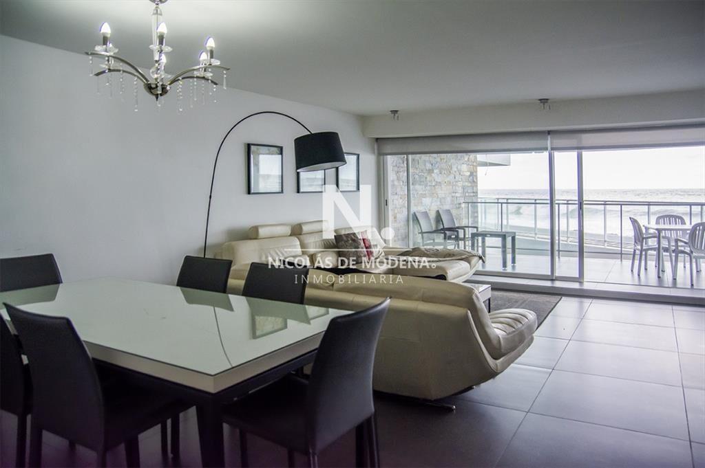 Vende apartamento. Edificio Bonaire. 3 con Brava,