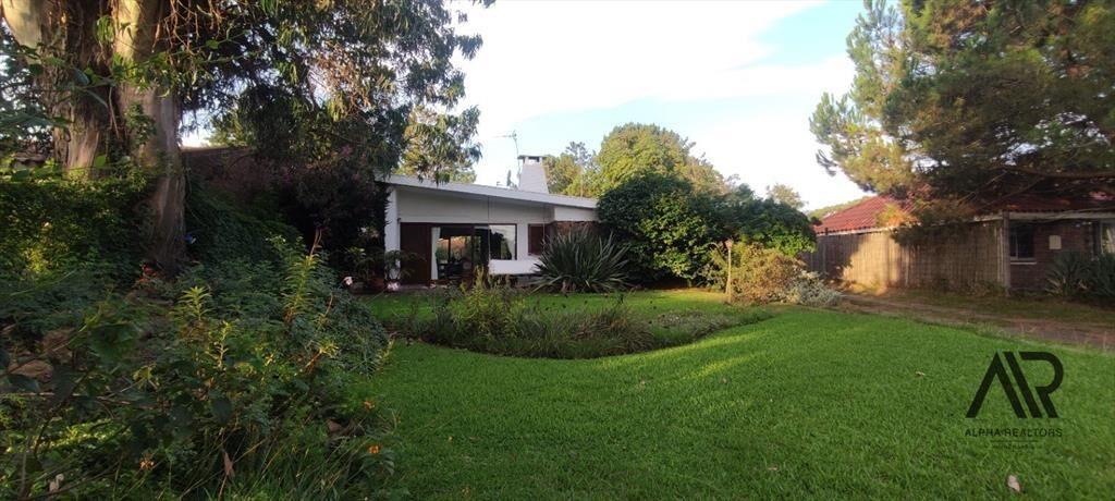 Casa en venta de 4 dormitorios c/ cochera en Jardin Pinares