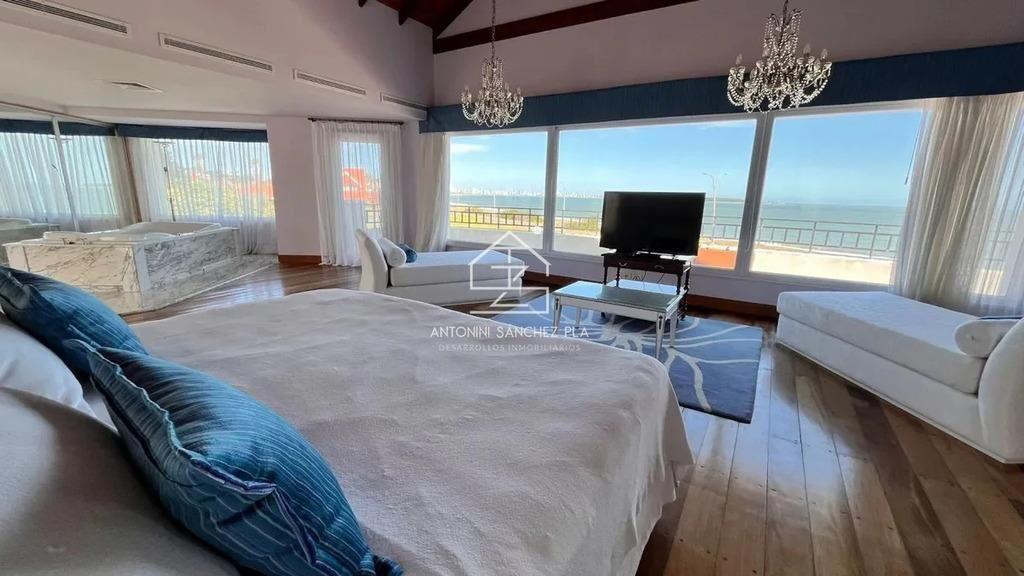 Venta Mansión Primera linea playa mansa