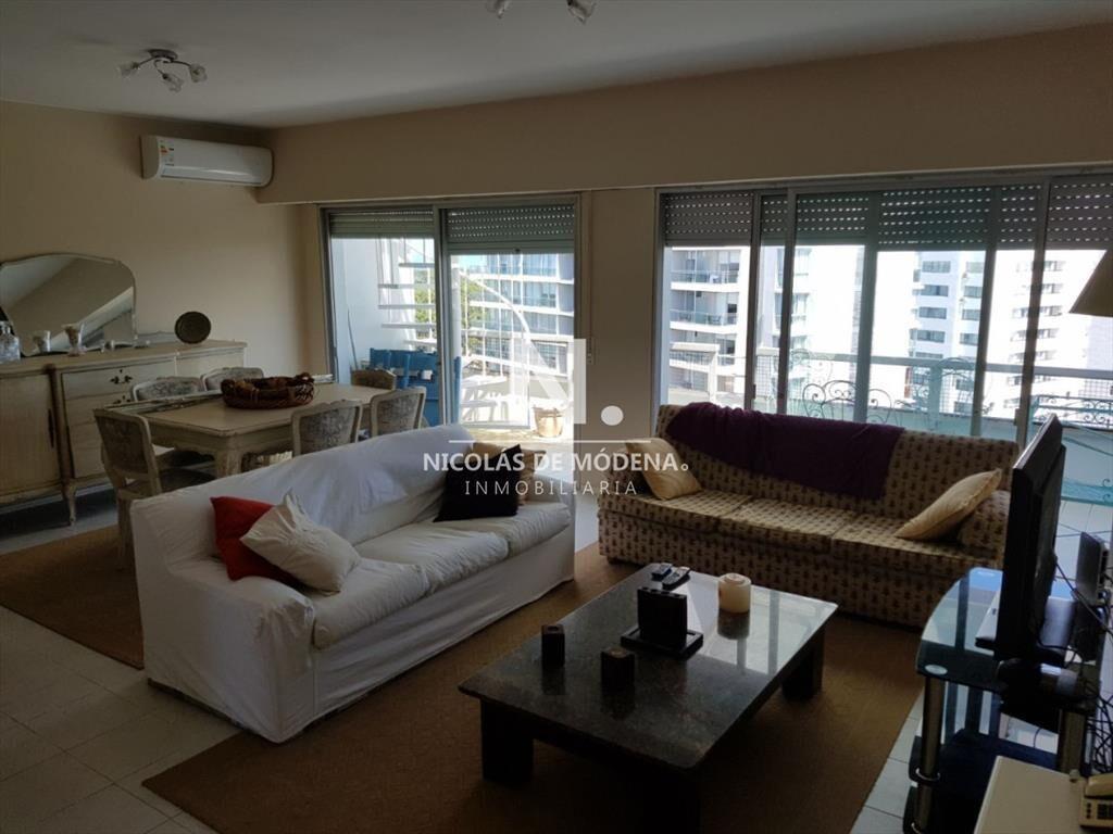 En venta apartamento de 2 dormitorios con terraza