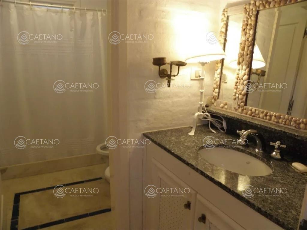 Venta casa 7 dormitorios. Punta Piedras,