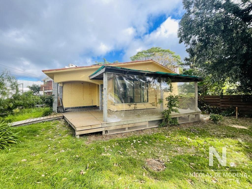 Venta de casa sólida en excelente punto comercial o para v