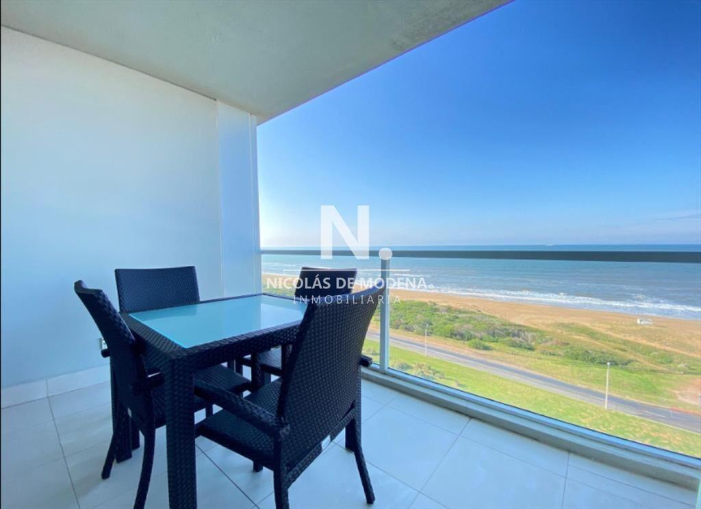 Vende Apartamento de 2 dormitorios frente al mar,