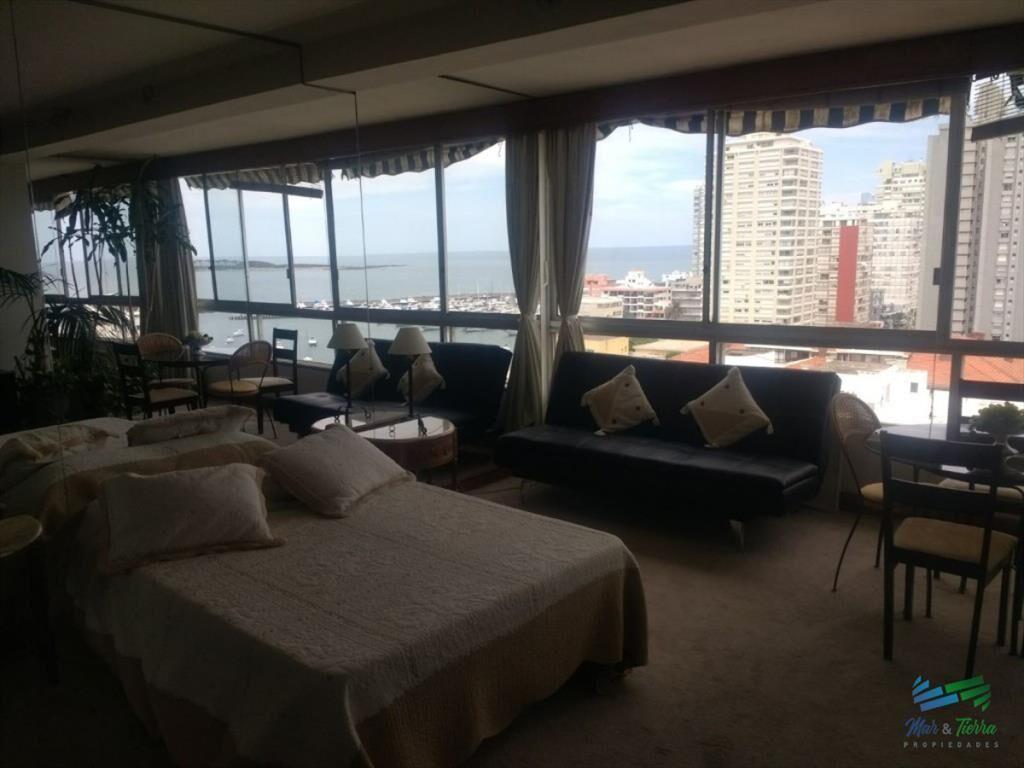 Monoambiente con vista al mar!