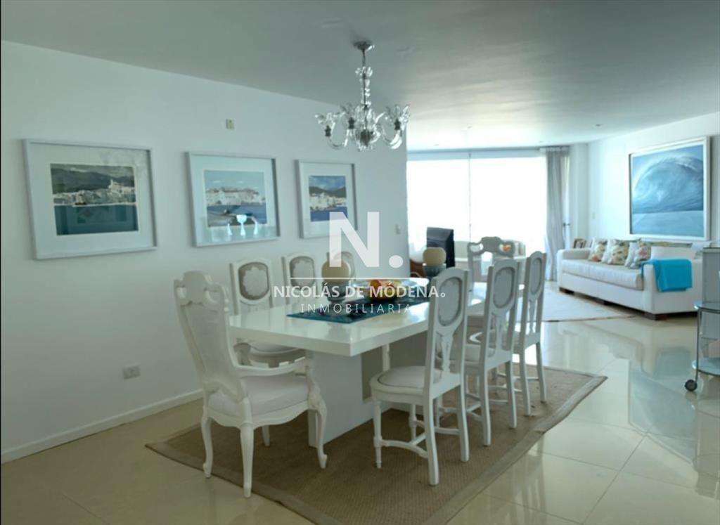 En venta apartamento de 3 dormitorios con vista