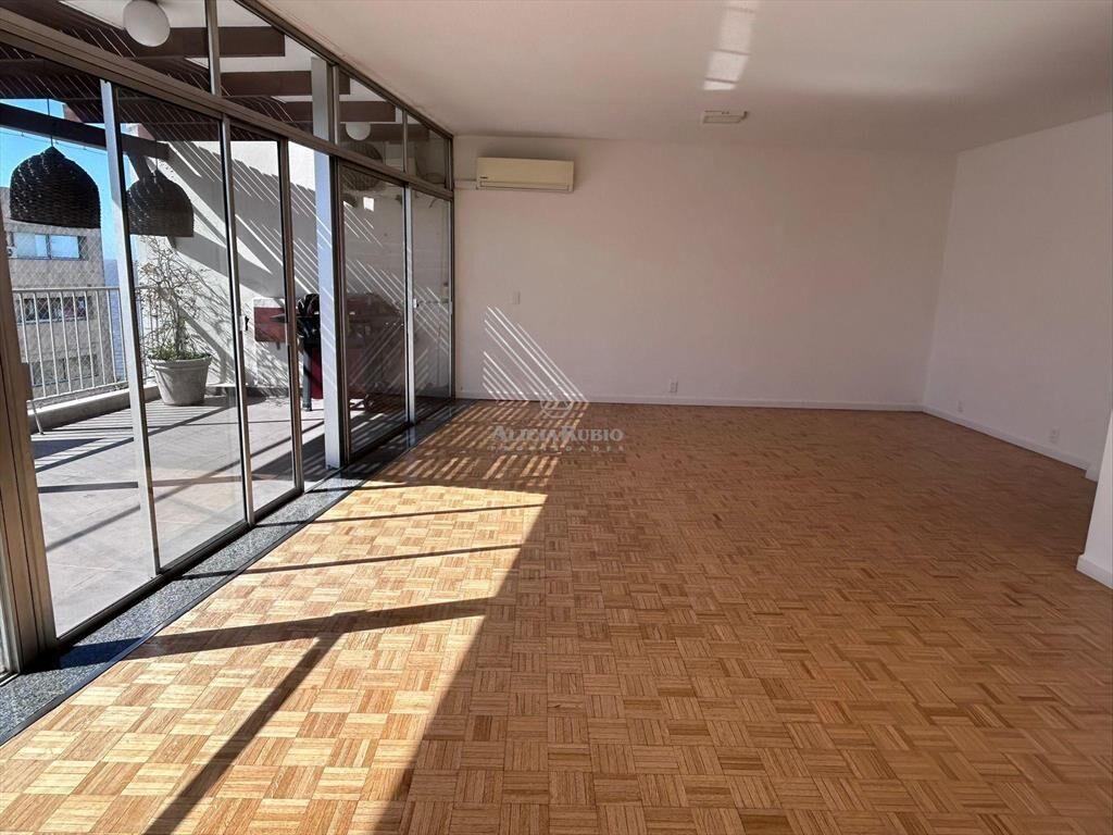 PENTHOUSE CON VISTA RAMBLA! MARTI Y RAMBLA! 103 MTS + 3O...