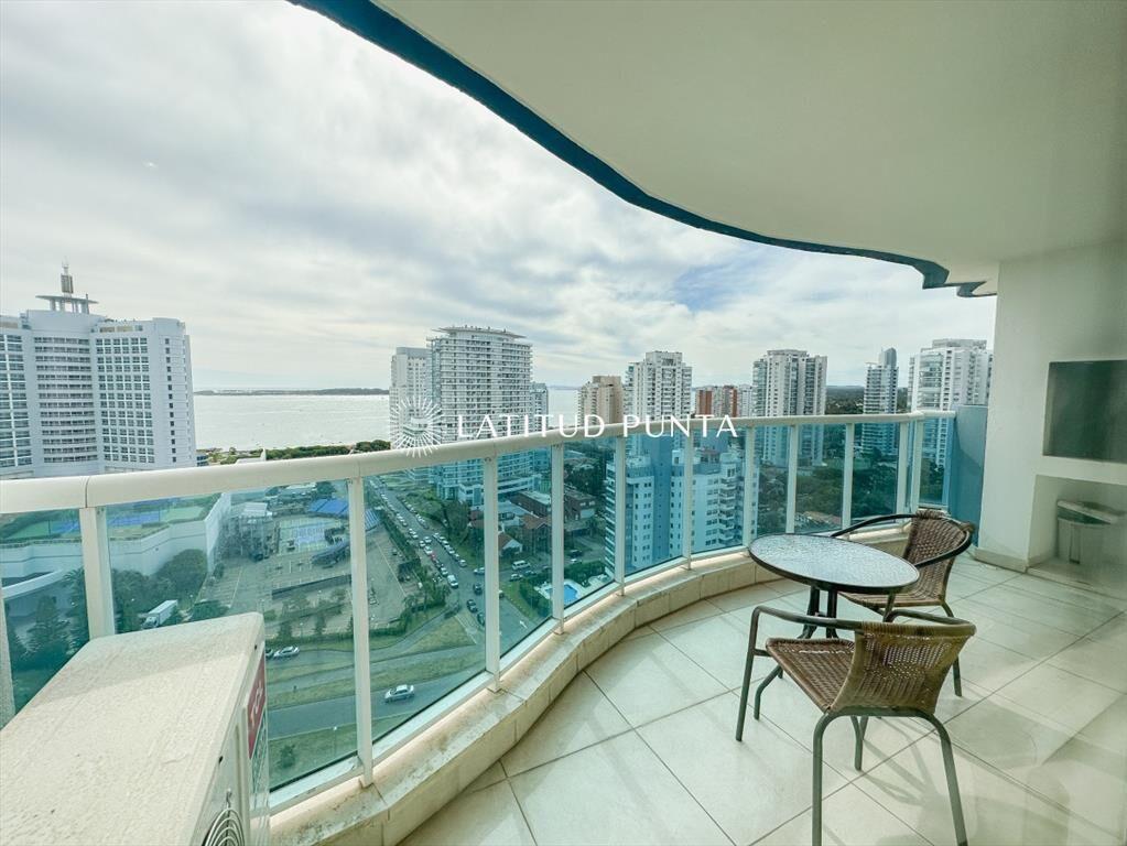 Apartamento en Casino Tower, 2 dormitorios y