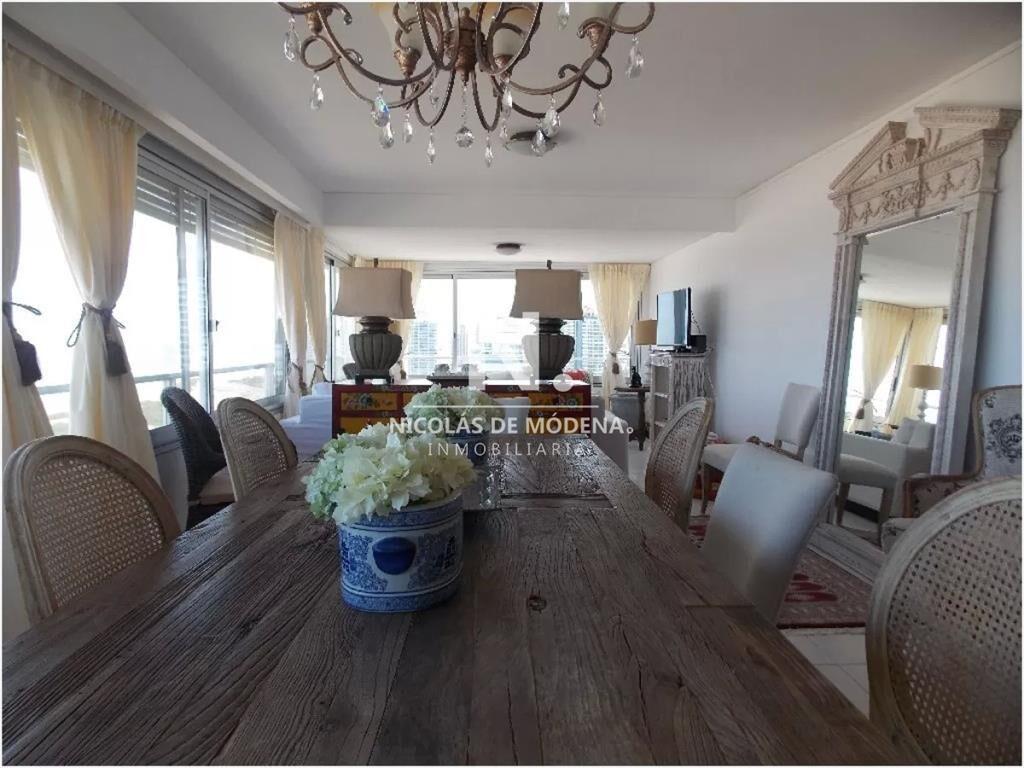 Departamento frente a Playa Brava de 3 dorm + en