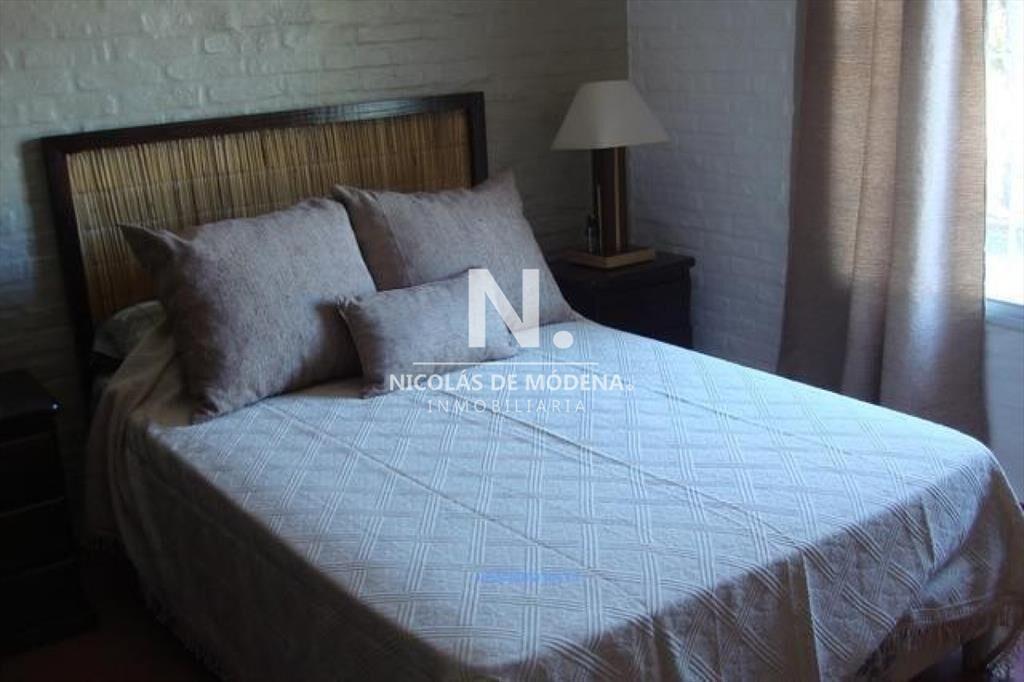 Casa en venta, a pocos metros del mar.