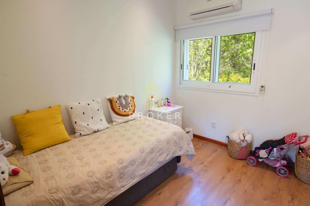 Venta y alquiler anual de impresionante casa de 400 m2 en b