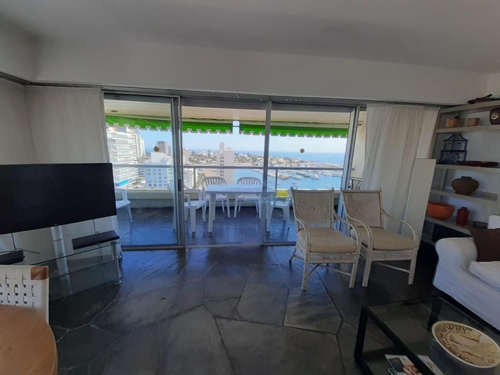 Apartamento de 3 dormitorios en Venta en Punta ,