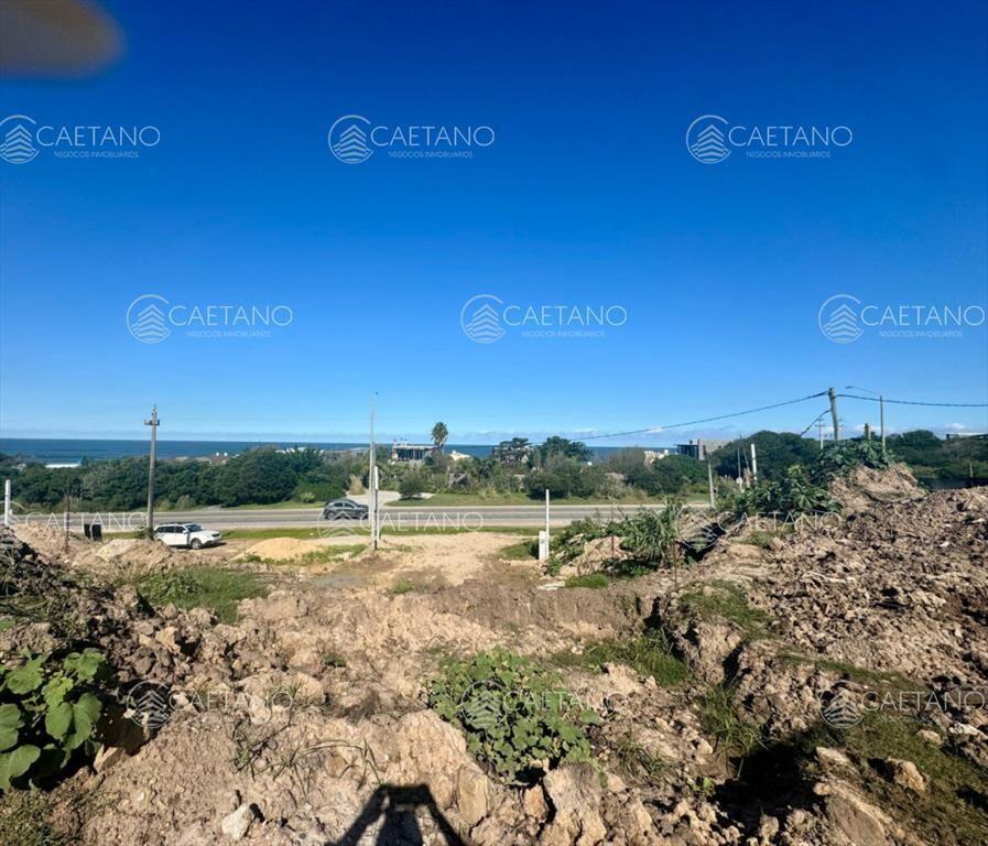 Terreno en altura con vista al mar en el Chorro