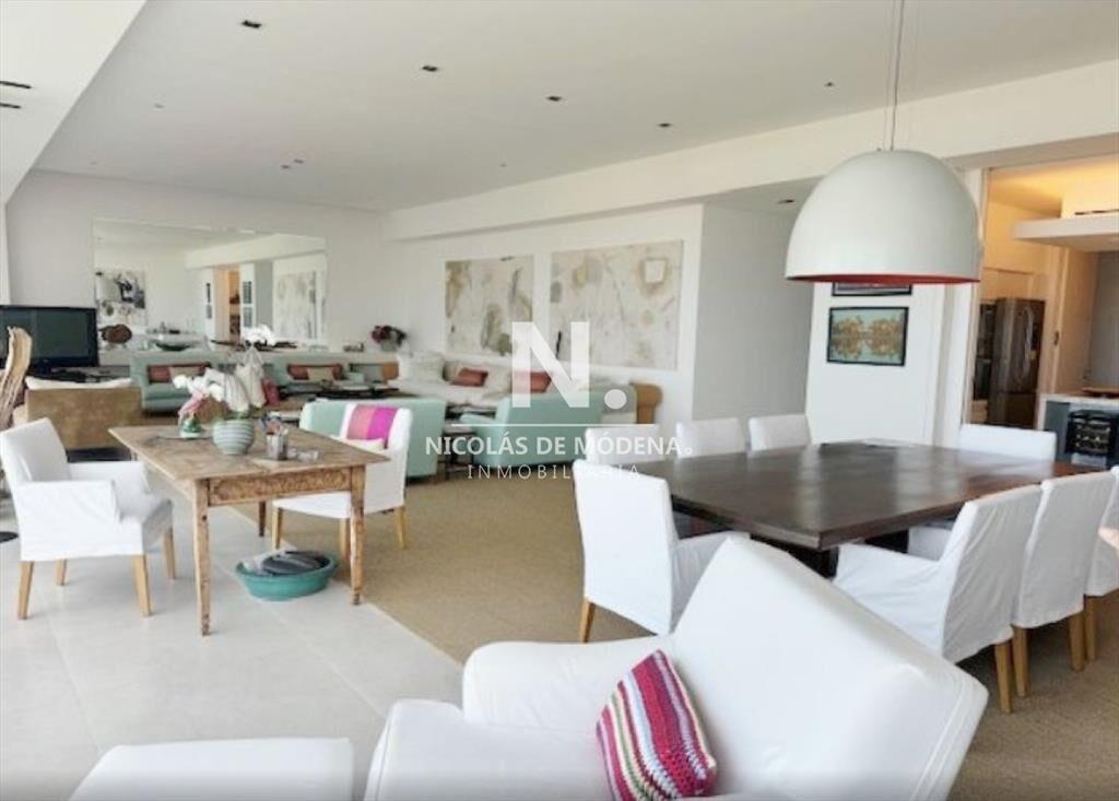 En venta apartamento de 3 dormitorios en Brava,