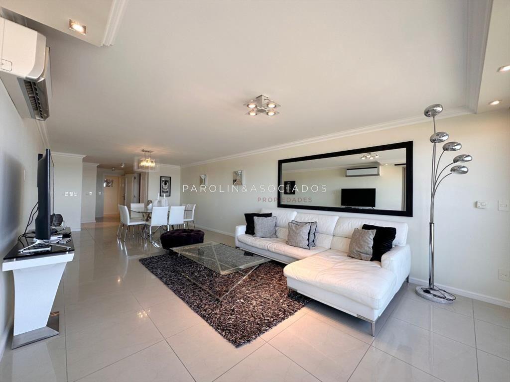 Apartamento de 3 dormitorios en Torre Imperiale,