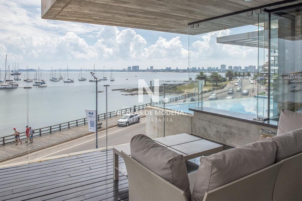 Apartamento Único Frente al Mar en Zona Puerto