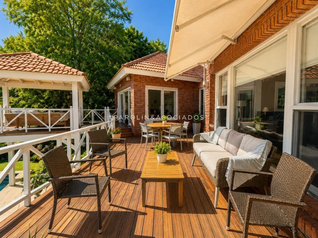 ESPECTACULAR CASA EN EL GOLF DE 5 DORMITORIOS EN