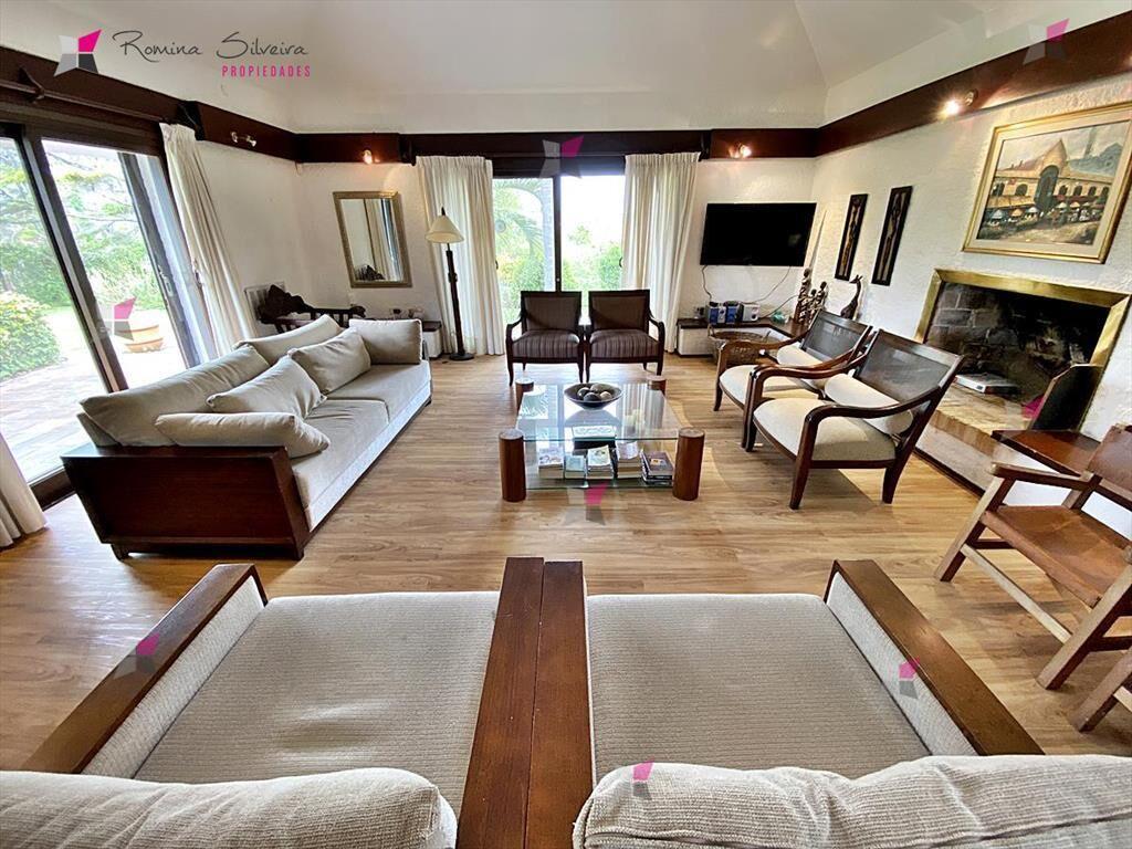 VENTA DE CASA DE 4 DORMITORIOS EN MANSA PUNTA DEL ESTE