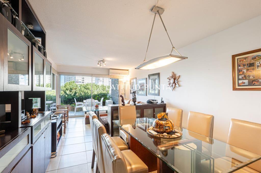 Apartamento en Mansa, 3 dormitorios, patio y