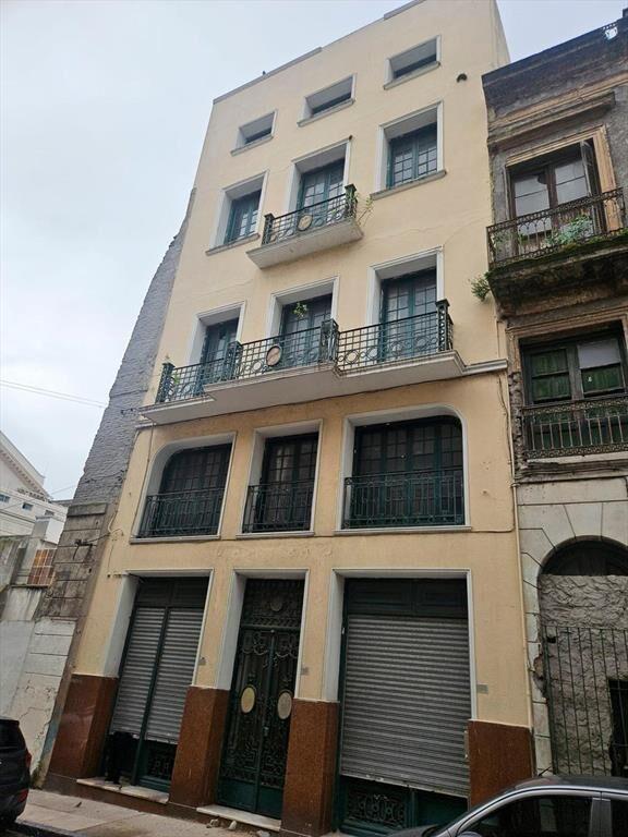 Edificio proximo Plaza Zabala, 488m2 , ascensor, 5 pisos ,