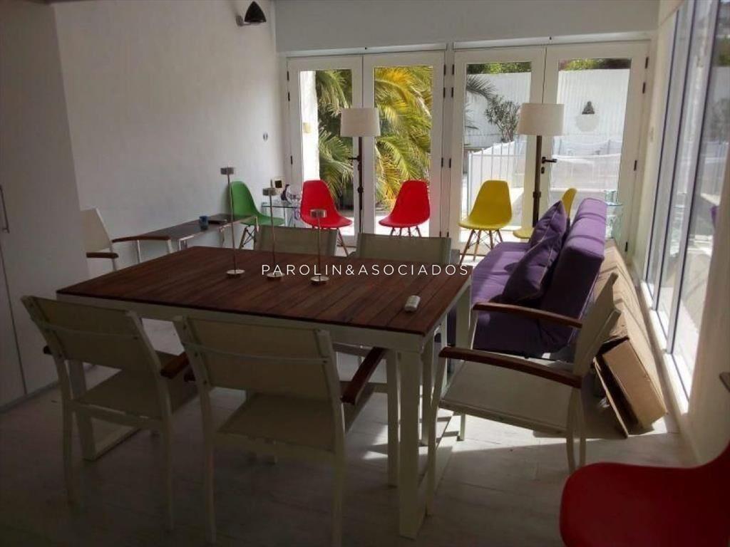 Casa en venta de 4 dormitorios frente al mar en
