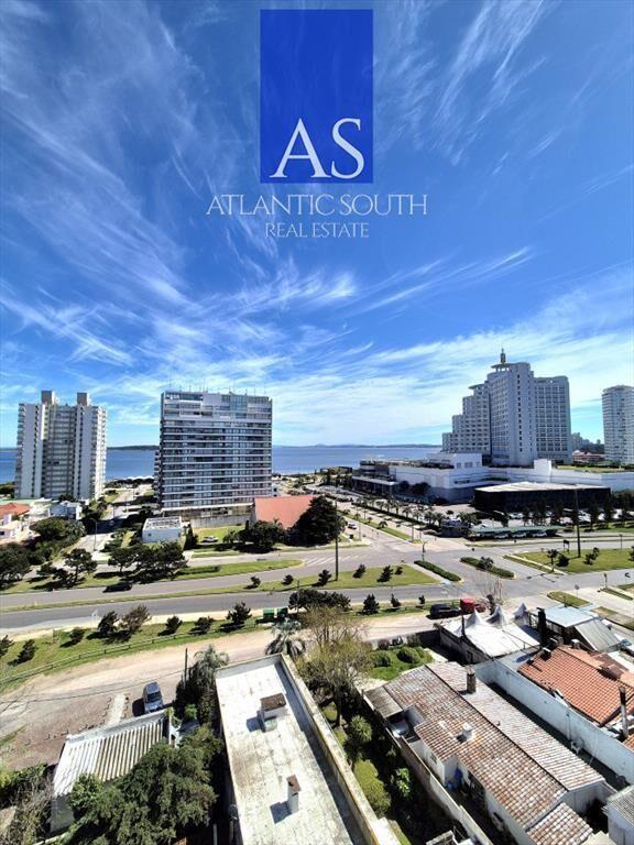 Penthouse 2 dormitorios con vista al mar garage y