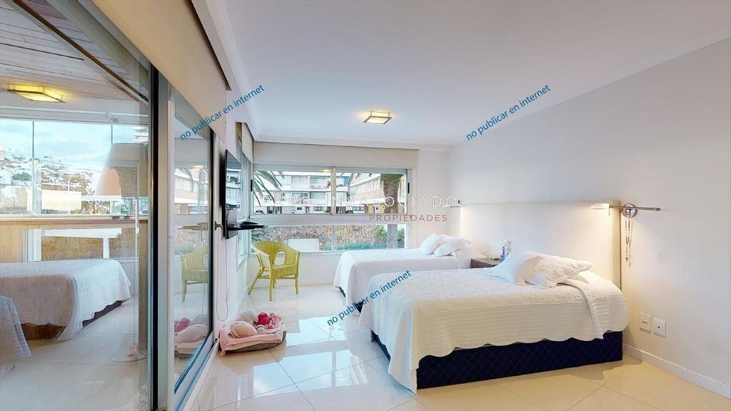 Apartamento en venta de 4 suites en edificio del