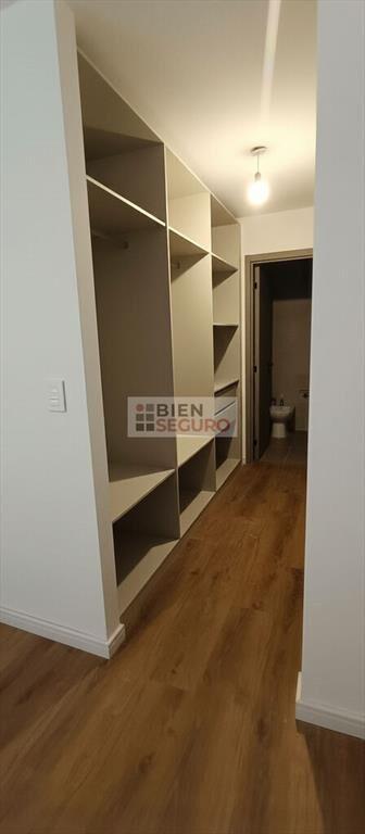Apartamento de 2 dormitorios, 2 baños en venta en Pocitos.