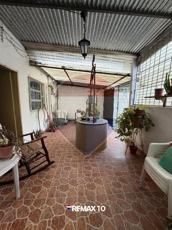 SE VENDE CASA A 3 CUADRAS DE PLAZA ASAMBLEA