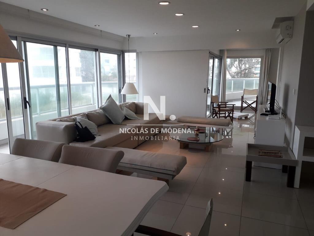 apartamento a metros de playa brava