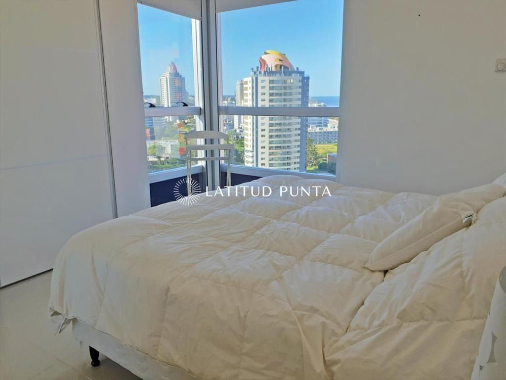 Apartamento de 3 dormitorios en Av Chiverta