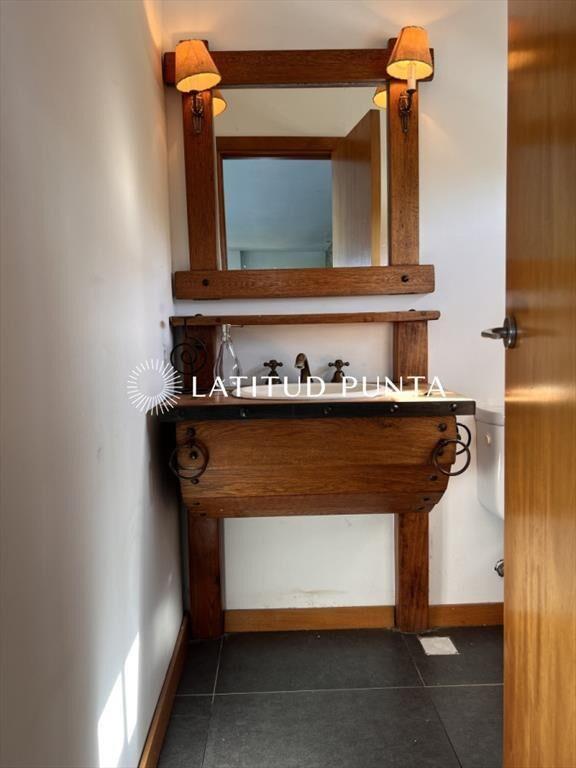Venta de casa 3 dormitorios en Punta Piedras,