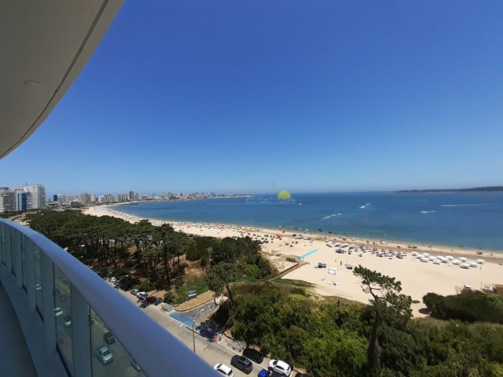 Apartamento en Venta de 3 dormitorios en Punta ,