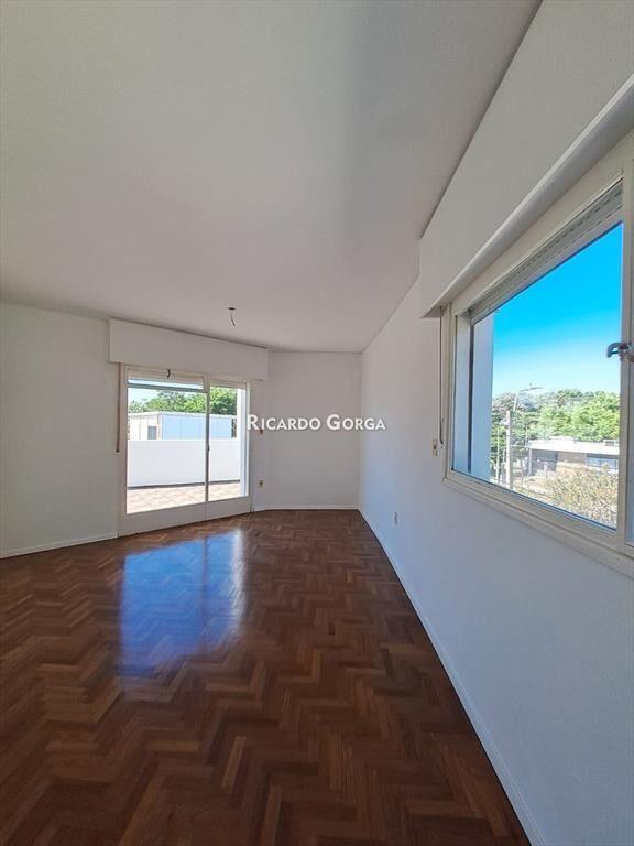 Casa de altos en venta de 2 dormitorios 2 baños y cocher...
